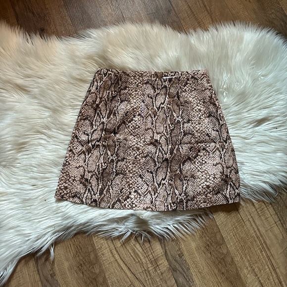 REFORMATION Jaime Mini Skirt - Picture 3 of 5